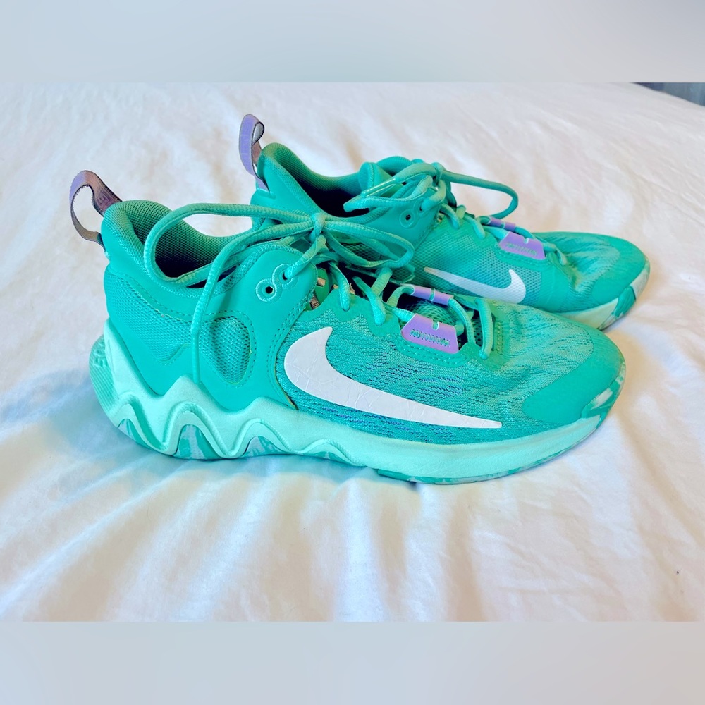 Nike Kids Sneakers in Aqua and White